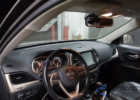 2016 Jeep Cherokee Latitude z USA, uszkodzony, nr VIN 1C4PJMCS1GW205415